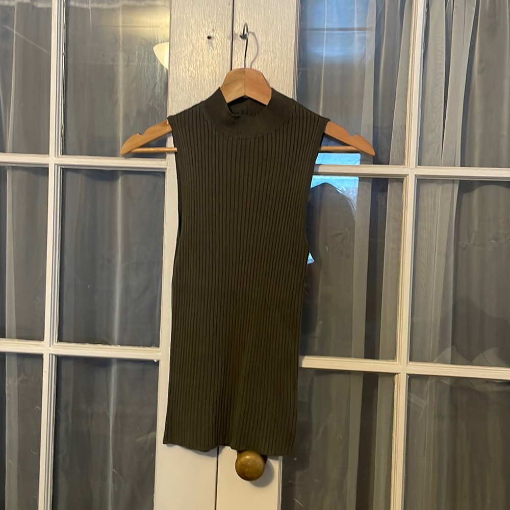 Mock neck tank Bar III